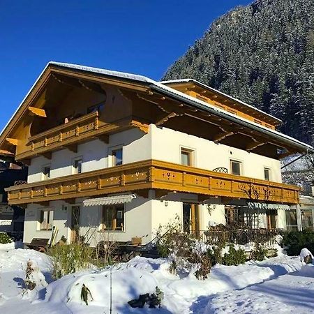 Gaestehaus Elisabeth Bed and Breakfast Mayrhofen Buitenkant foto